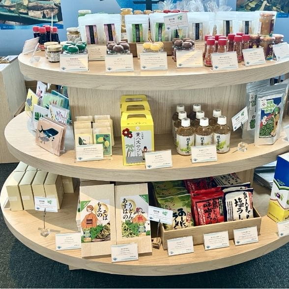 島の物産が集まる復幸横丁