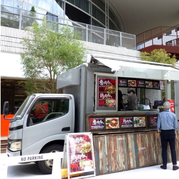 島食材を使ったキッチンカー